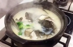 电砂锅炖鱼汤需要