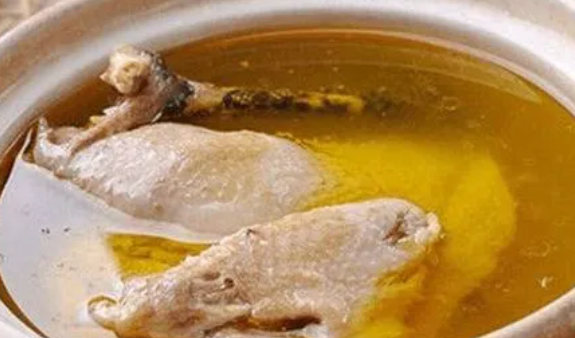 砂锅清炖鸡汤