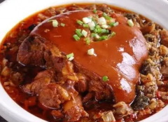 大家知道砂锅闷猪