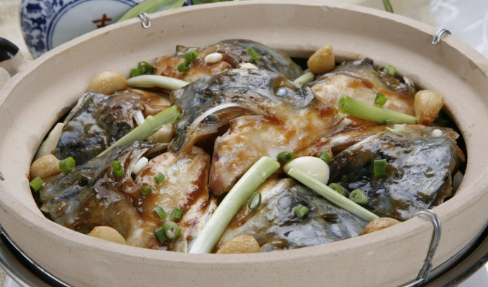 广式砂锅鱼头